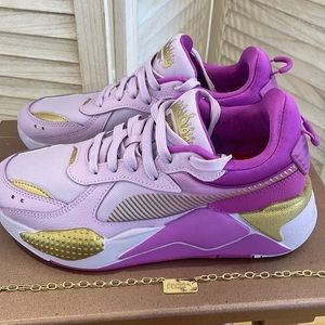 Puma fashion sneaker.